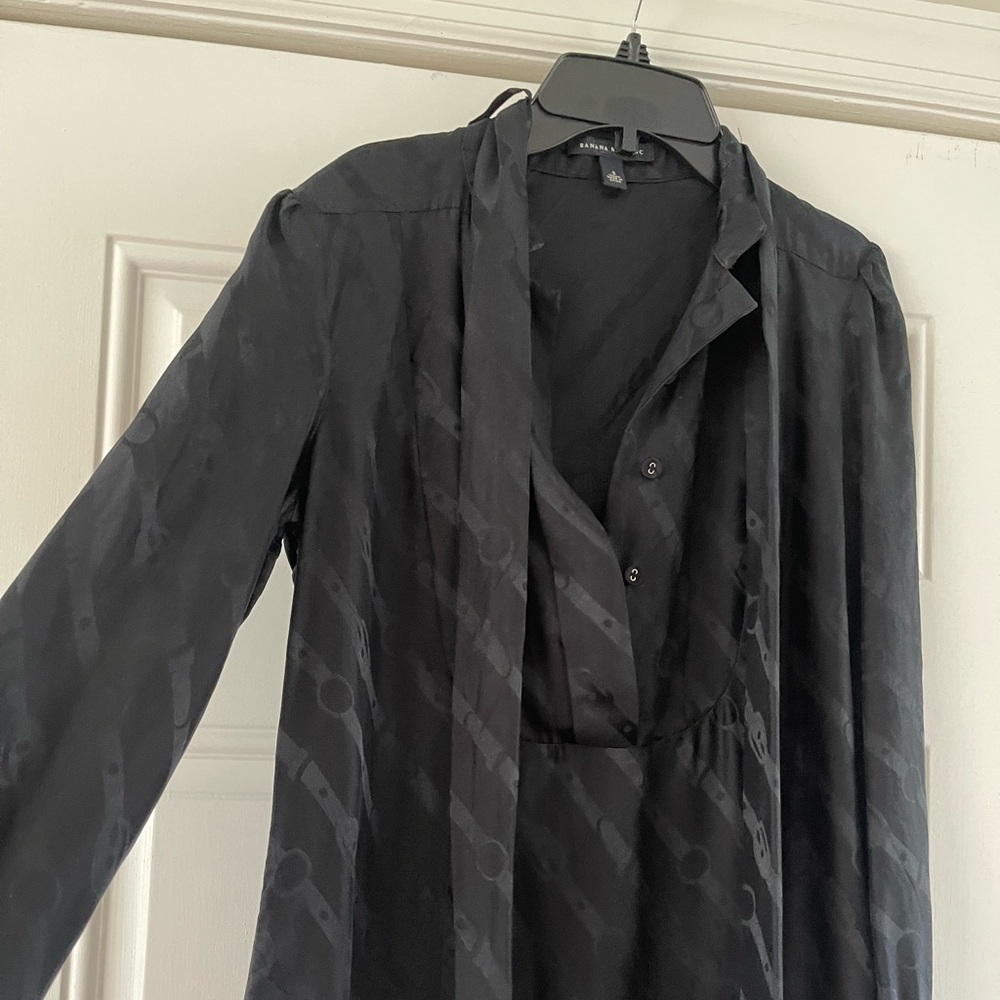 100% silk banana republic dress. Great condition.